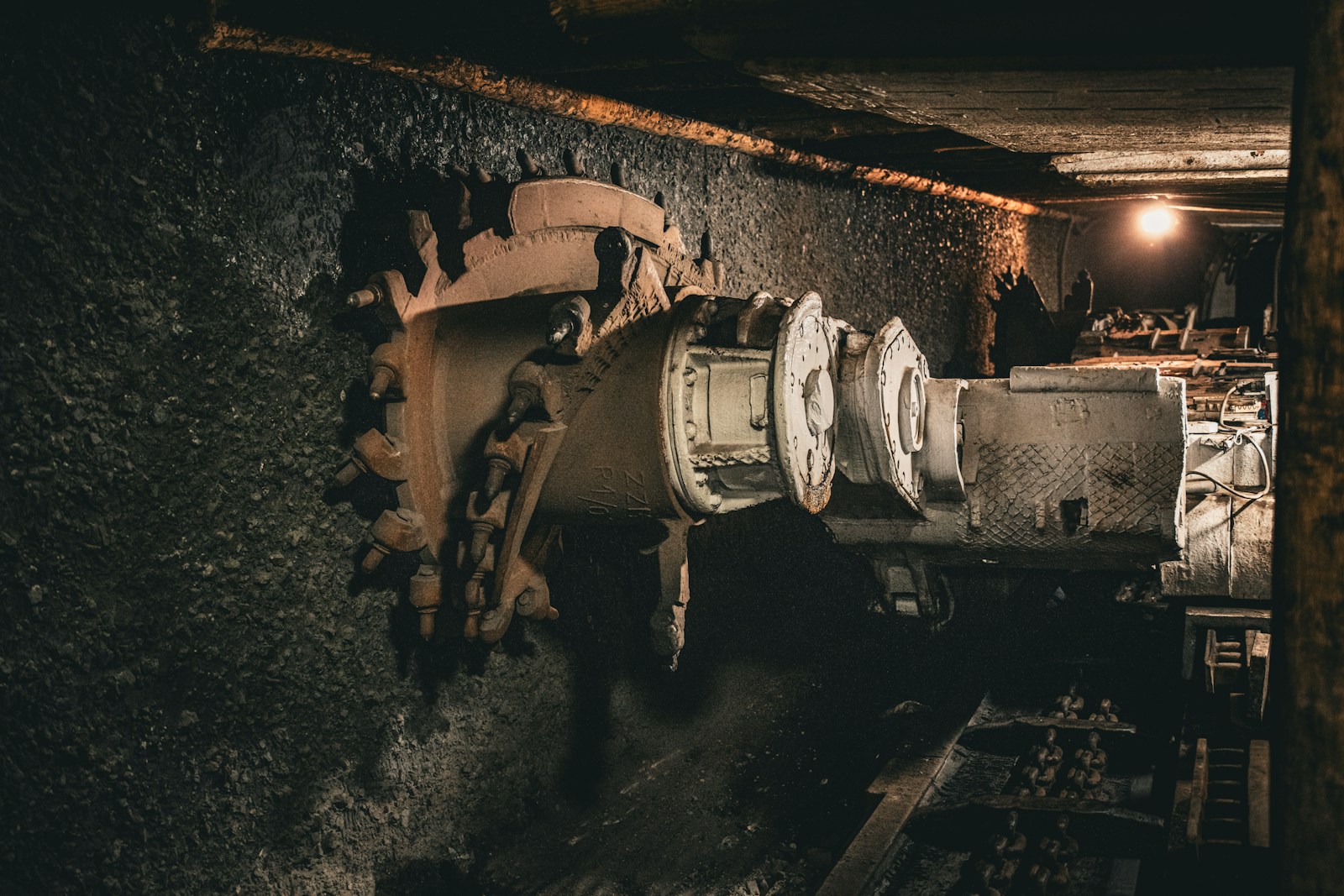 A very old looking machine in a very dark room